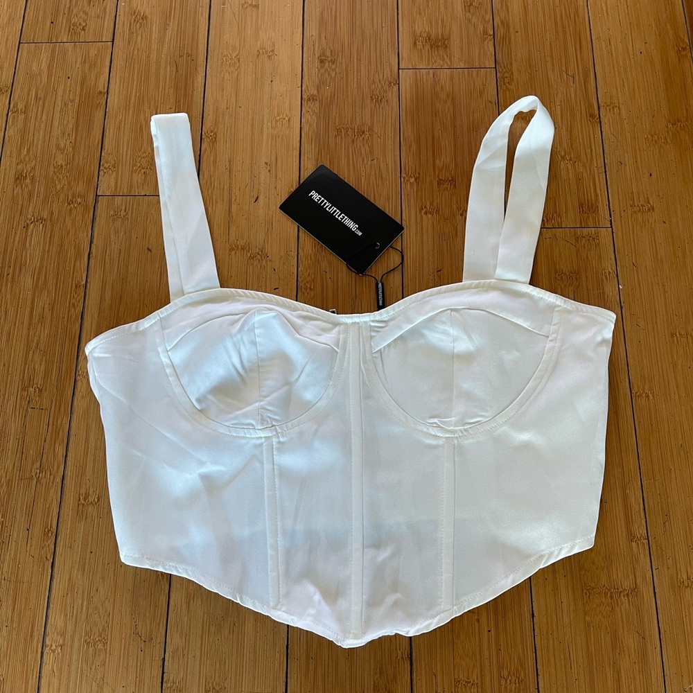 PRETTYLITTLETHING TOP